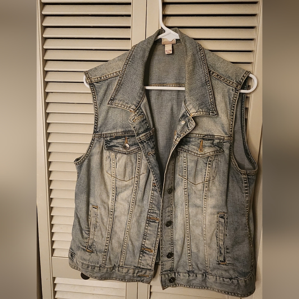 Sleeveless Jean Jacket
